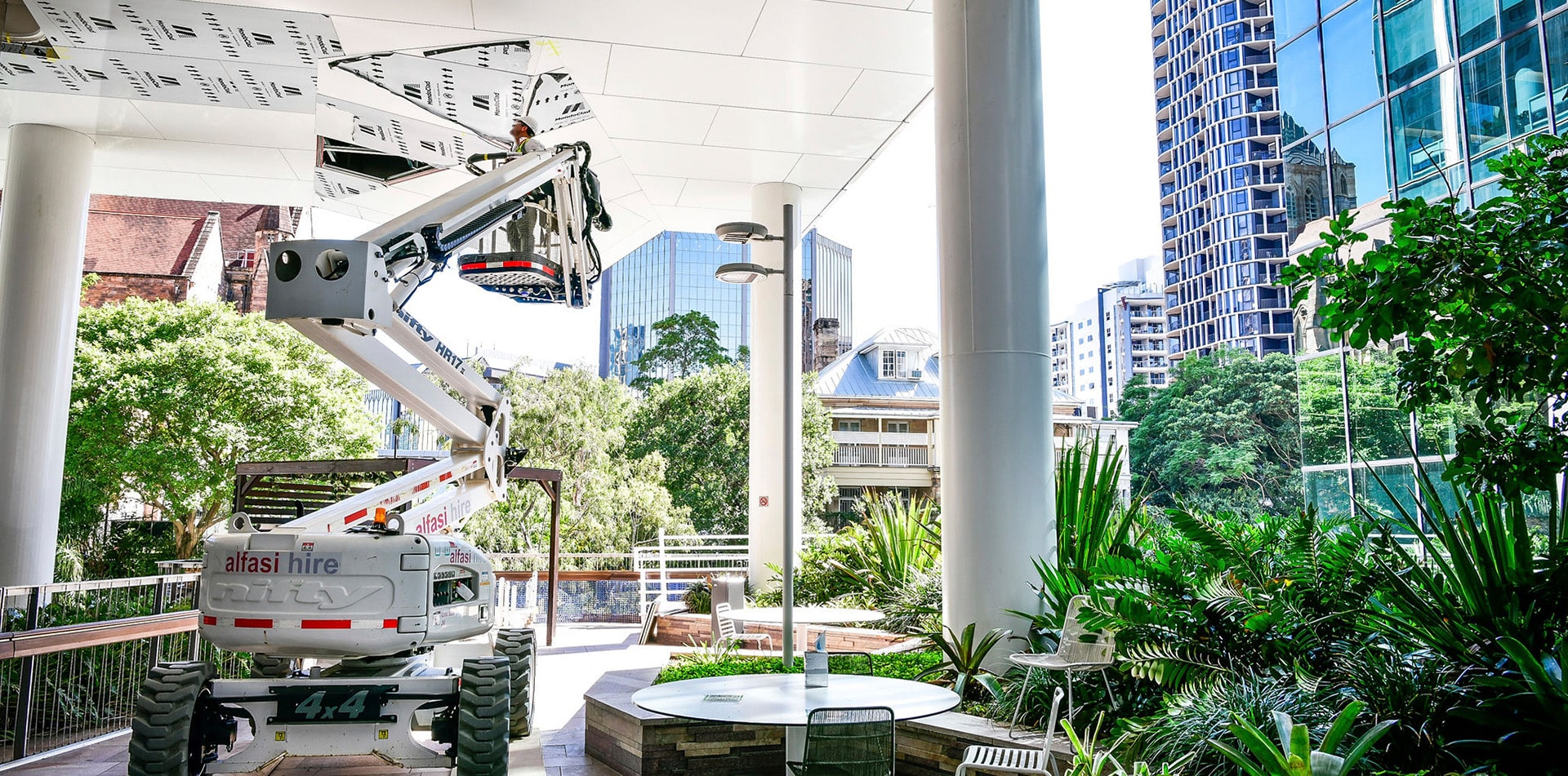 Buildcorp_480 Queen Street ACP Replacement_1920x951 (4)-min