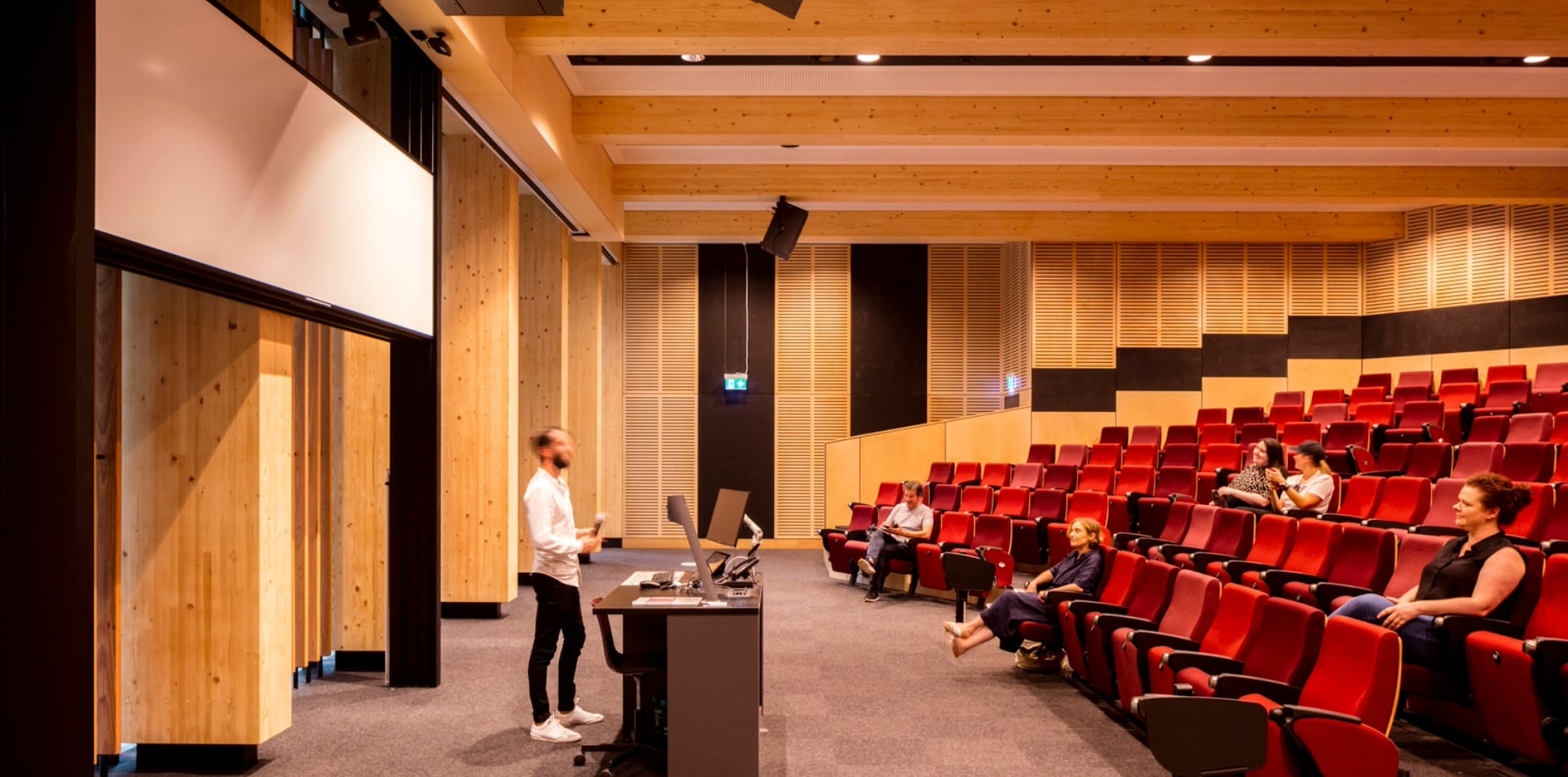 Buildcorp_New Build_Education_Mac Uni Ainsworth_Carousel 1.3-min