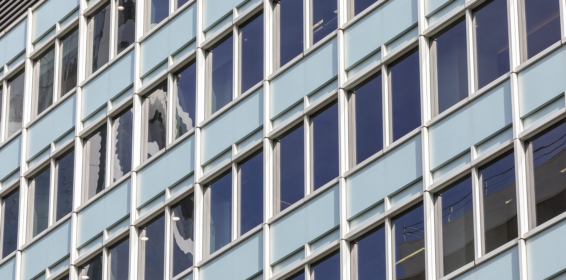 Buildcorp_Facade_Commercial_124WalkerSt_1920x951_2-min