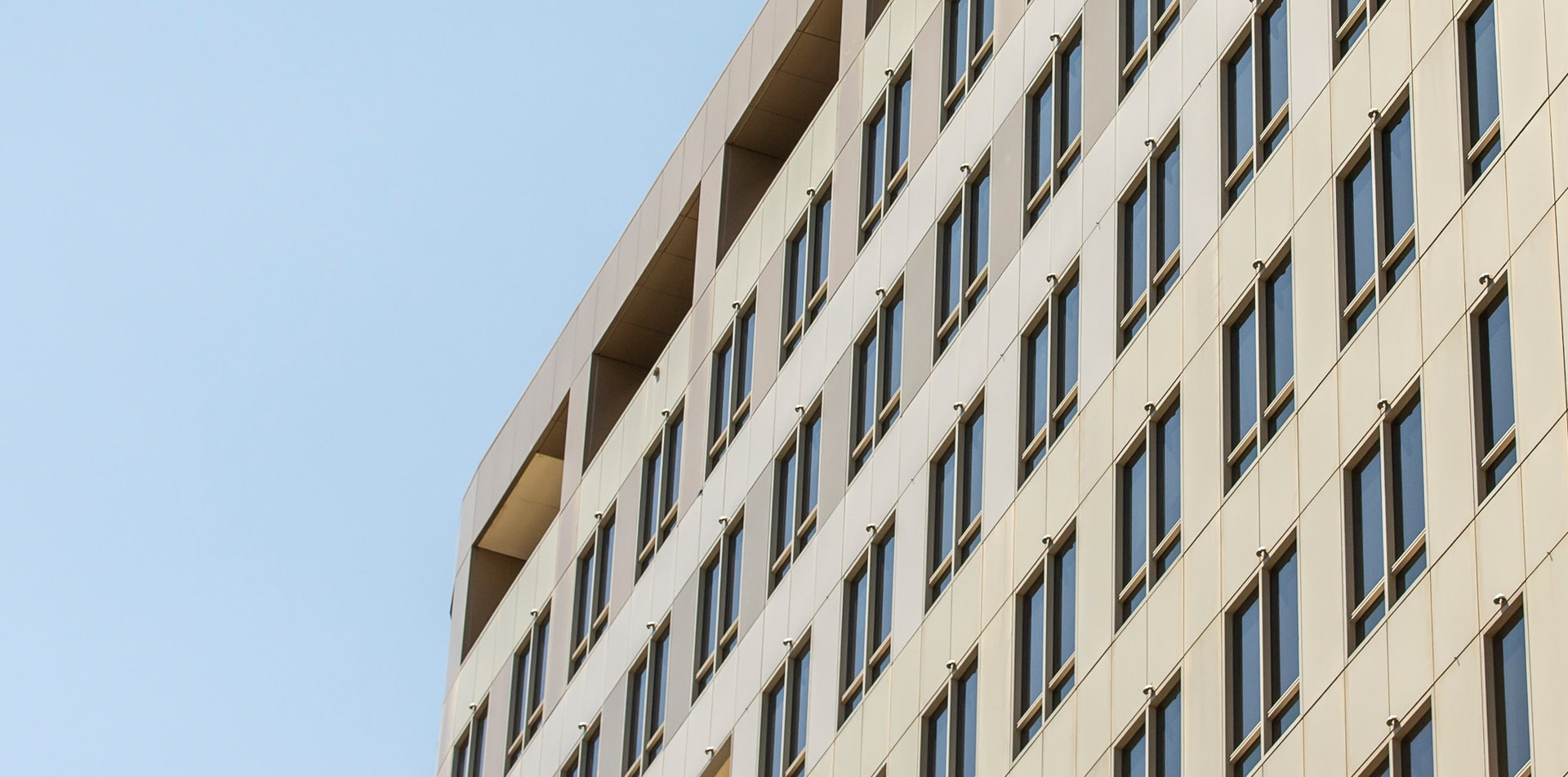 Buildcorp_Facade_Commercial_80PacificHwy_1920x951_3-min