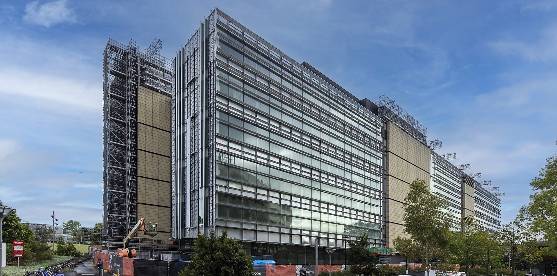 Buildcorp_Facade_Education_CharlesPerkins_1920x951_1-min