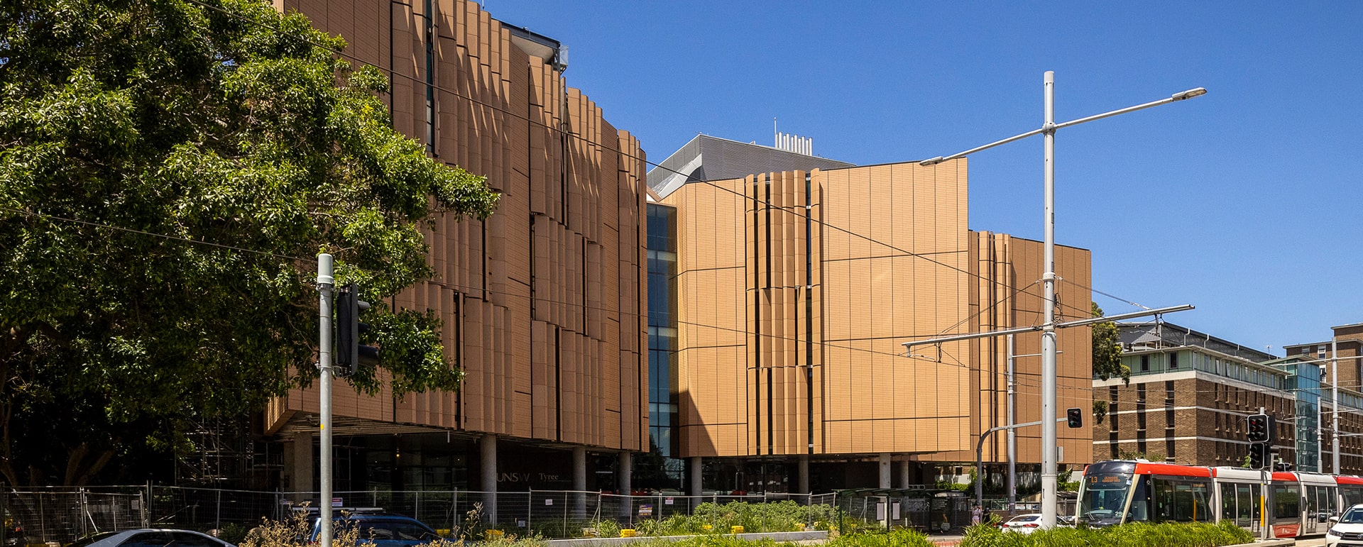 Buildcorp_Facade_Education_UNSWH6Tyree_1920x771-min