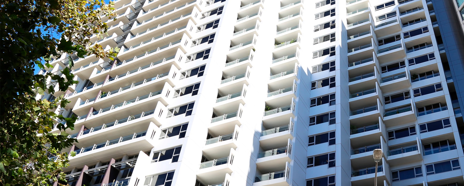 Buildcorp_Facade_Residential_81MacleaySt_1920x771-min