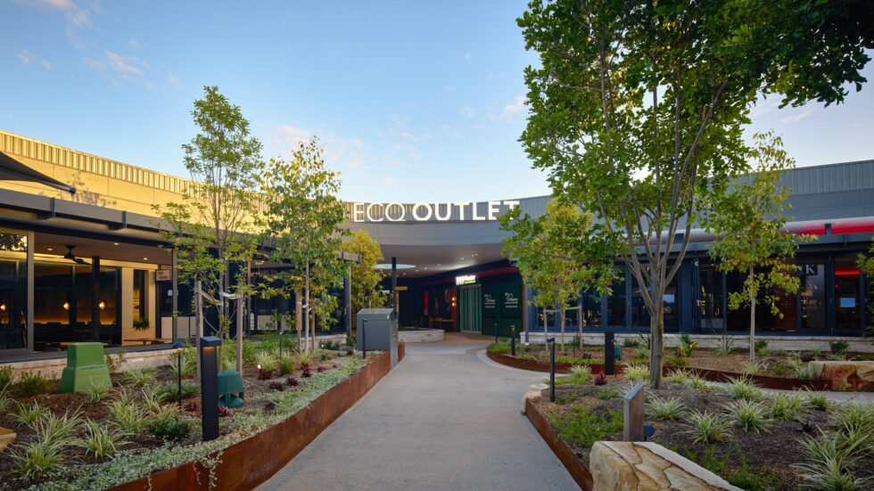 ECQoutlet_1109_HDR_medium