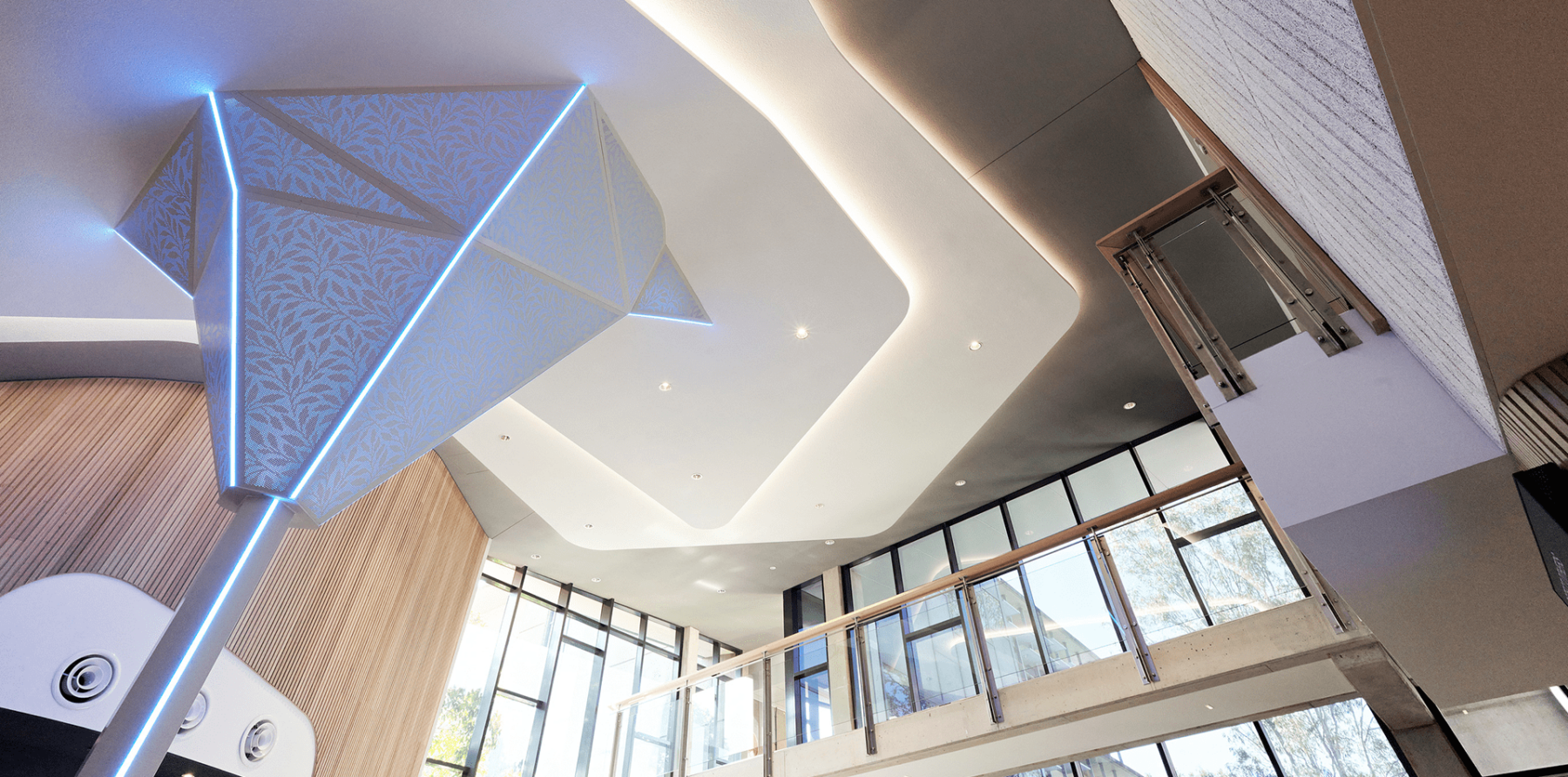 Landscape_QUTIC_1920x951_7-min