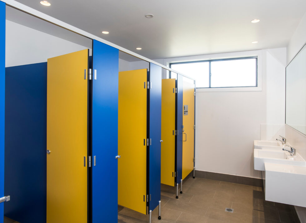 bond uni_1920 x 13983