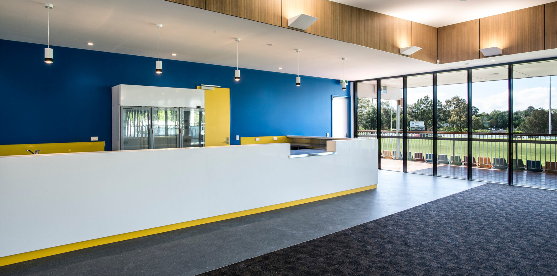 bond uni_1920 x 9512